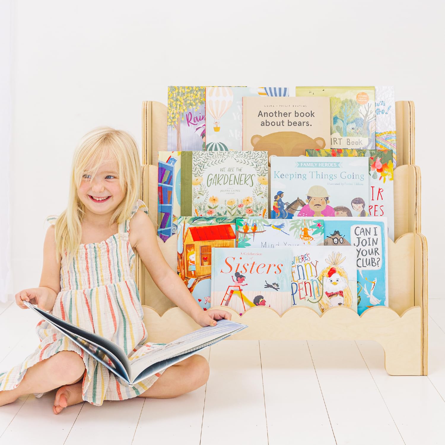 Toddler Bookshelf with Scalloped Shelves to Show Covers of Books