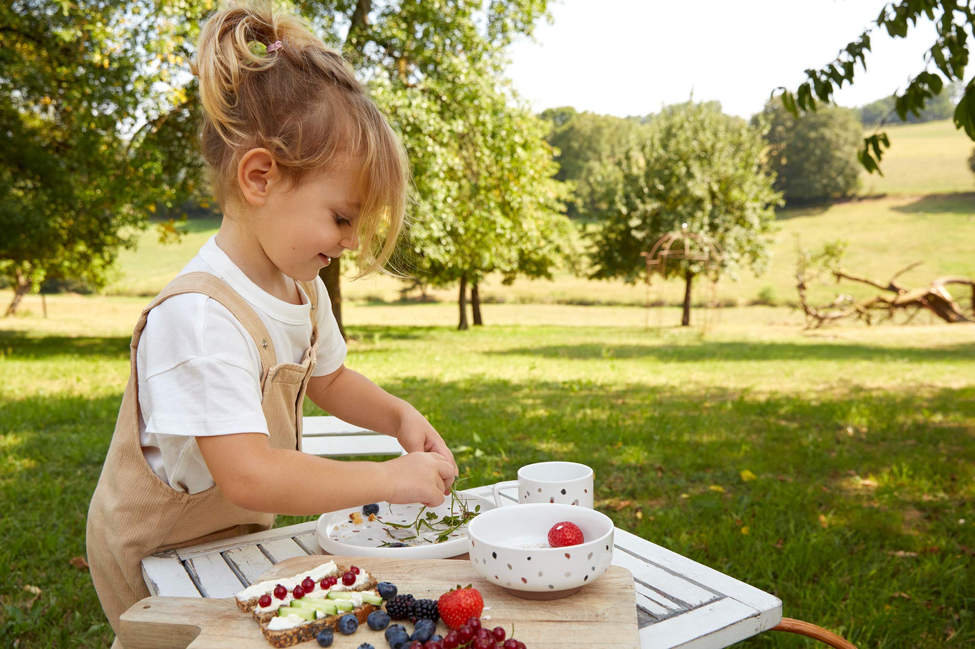 Kindergeschirr-Set Teller Schüssel TassePorzellan rutschfest/Dish Set Porcelain/Silicone