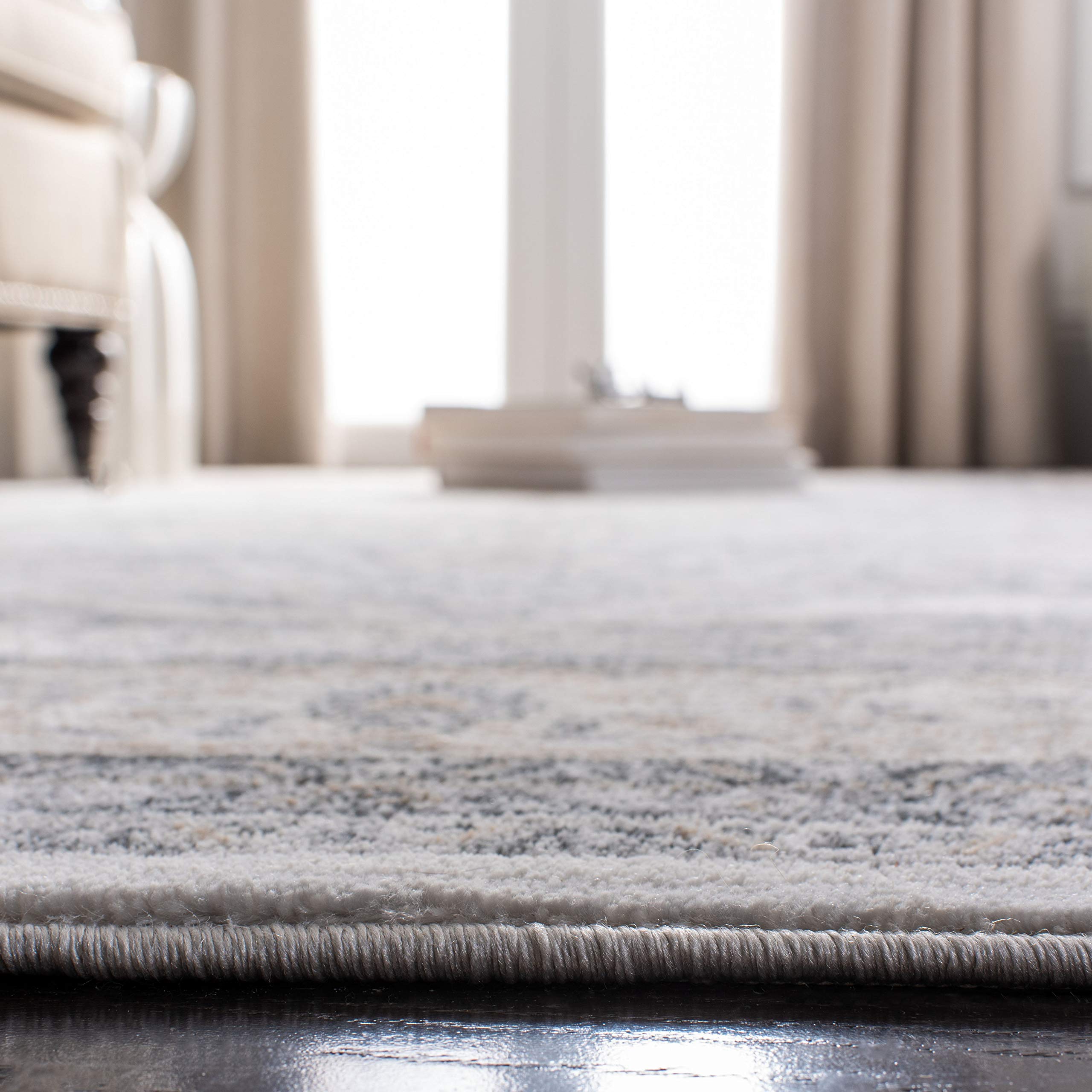 Isabella Collection Area Rug - 5'3" x 7'6", Light Grey & Cream