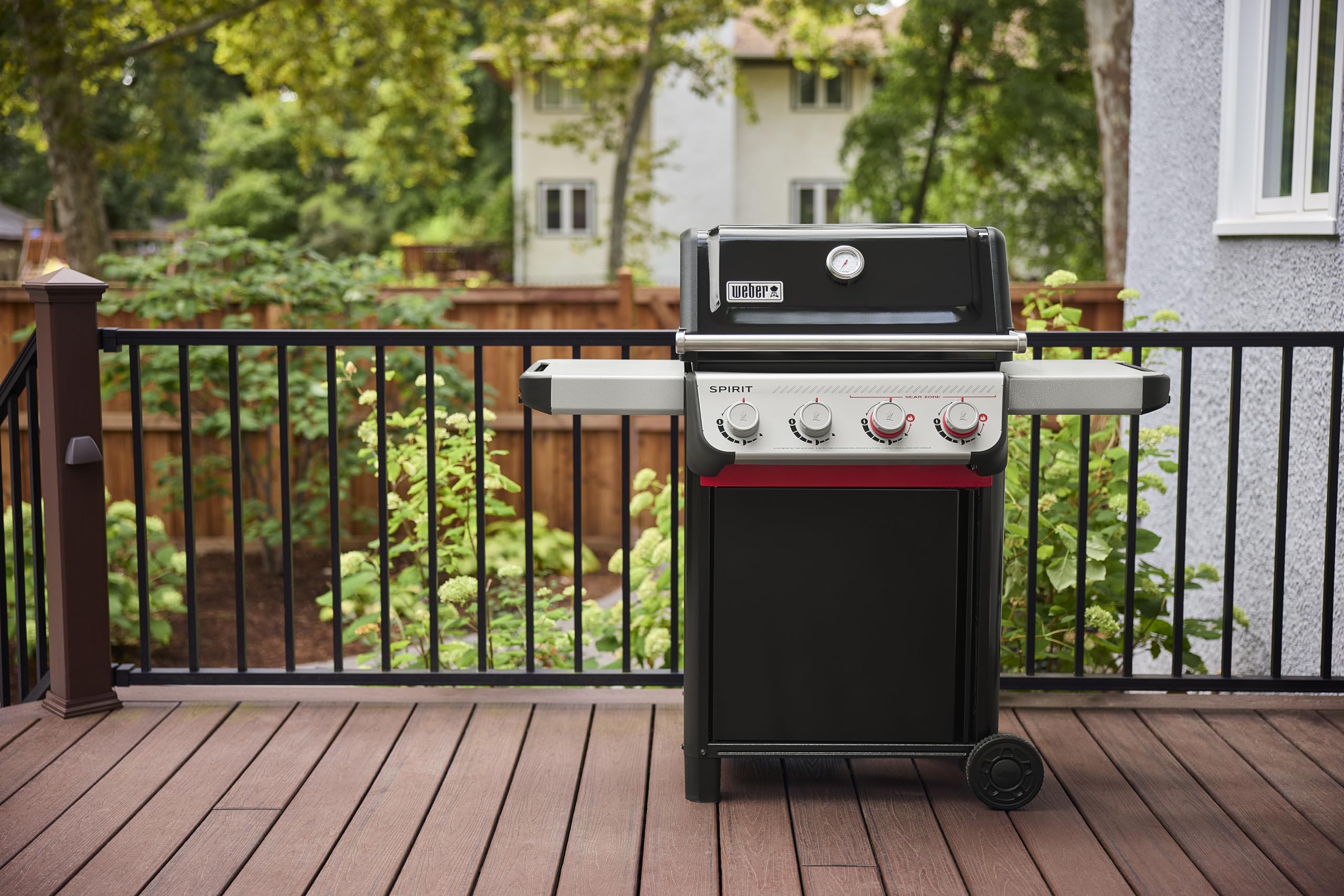 SPIRIT 4-Burner Grill E-425 Liquid Propane Black