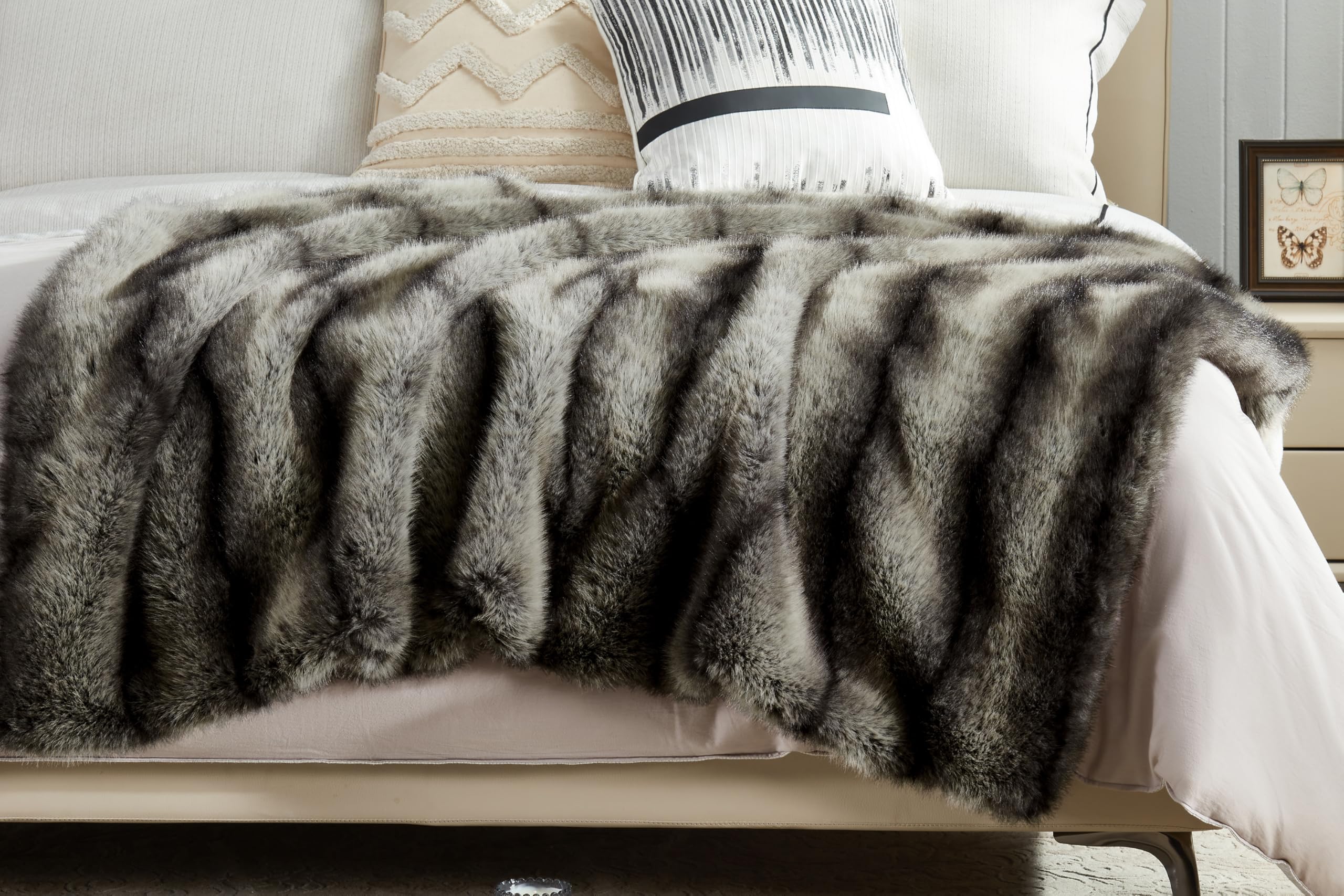 High-end Premium Fuzzy Faux Wolf Fur Throw Blanket 50" x 60"