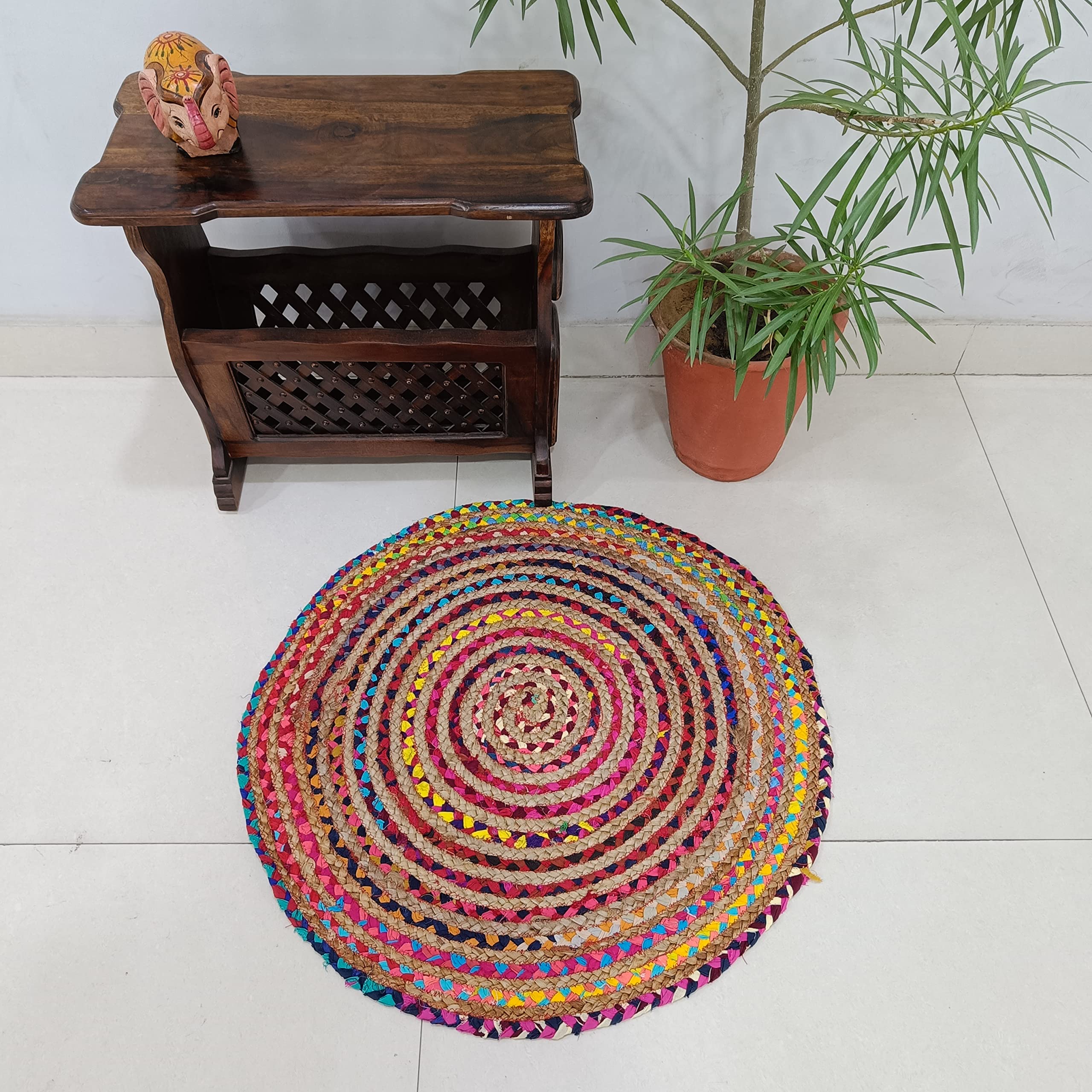 Beautiful Round Braided Rug 28" Decorative Floor Mat Handmade Carpet Assorted Decor