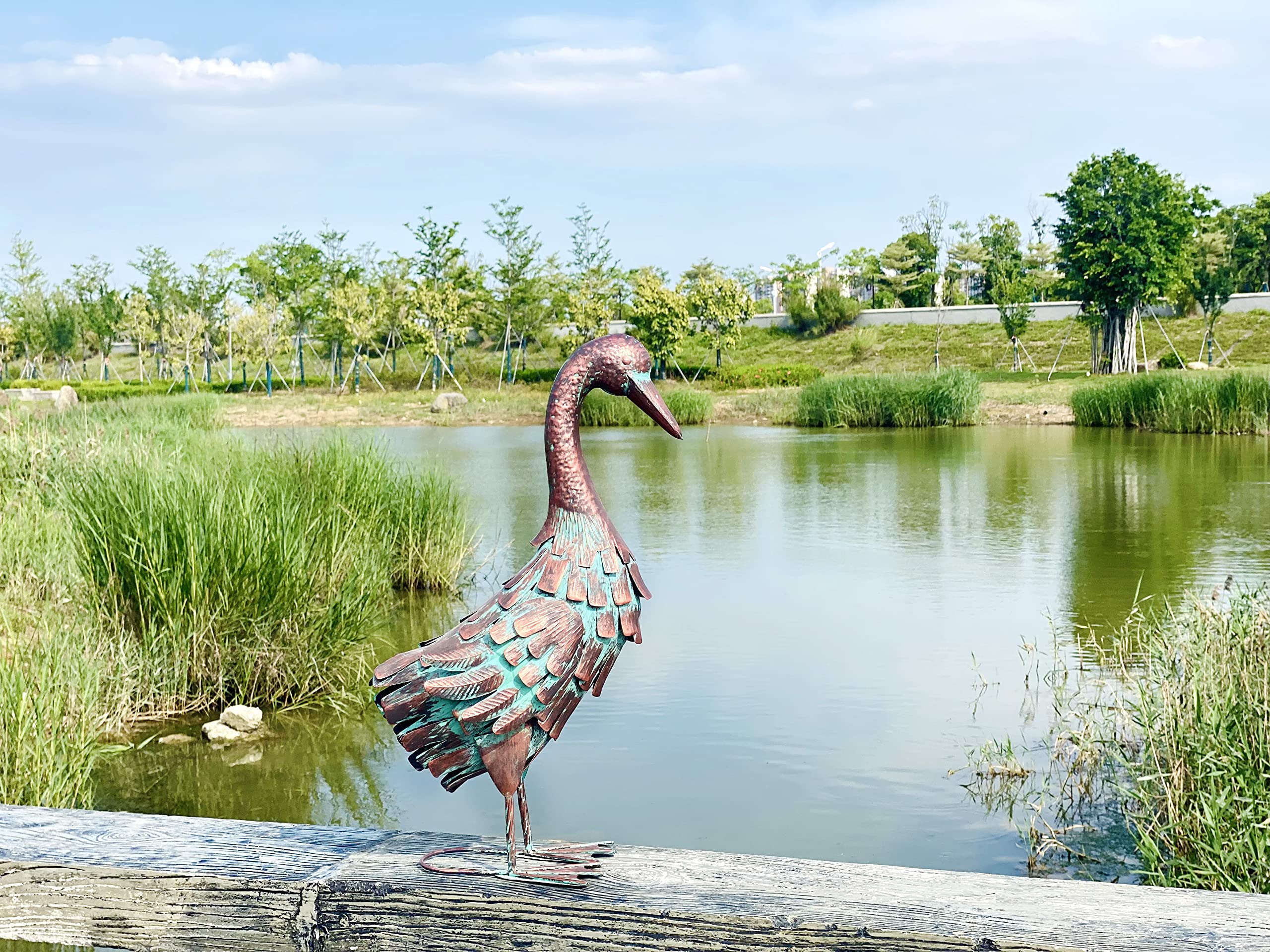 Garden Outdoor Statue Metal Duck Art Sculpture for Lawn, Farm and Patio - 25 Inches